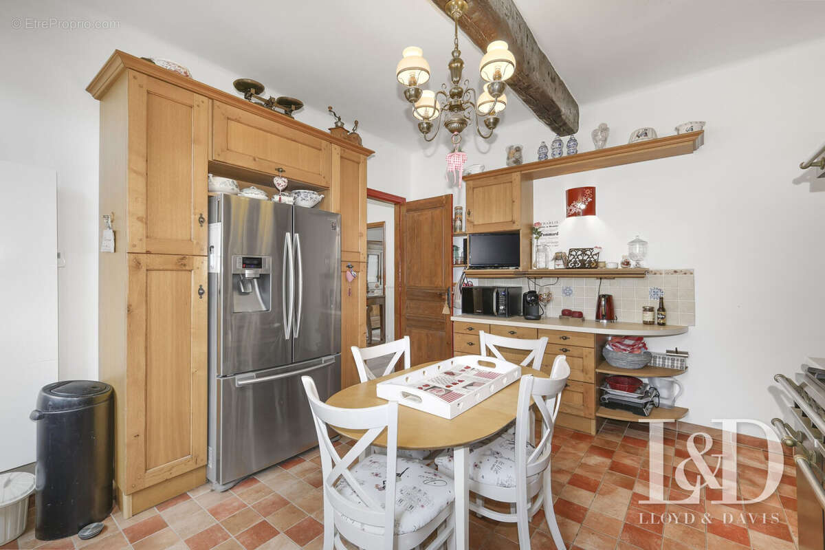 Maison à SAINTE-GENEVIEVE-DES-BOIS