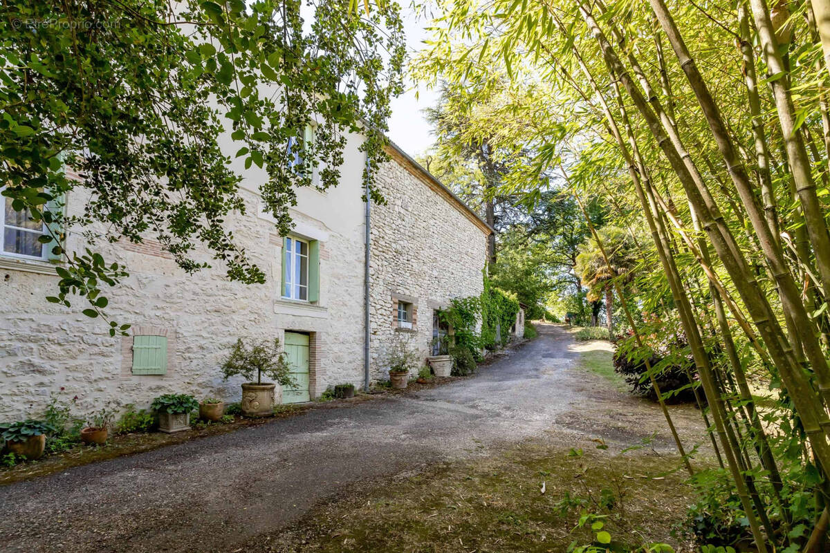 Maison à MONTCUQ