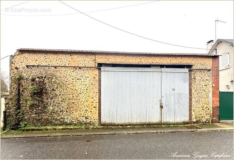 Commerce à COURVILLE-SUR-EURE