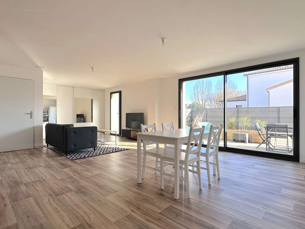Appartement à MIGNALOUX-BEAUVOIR