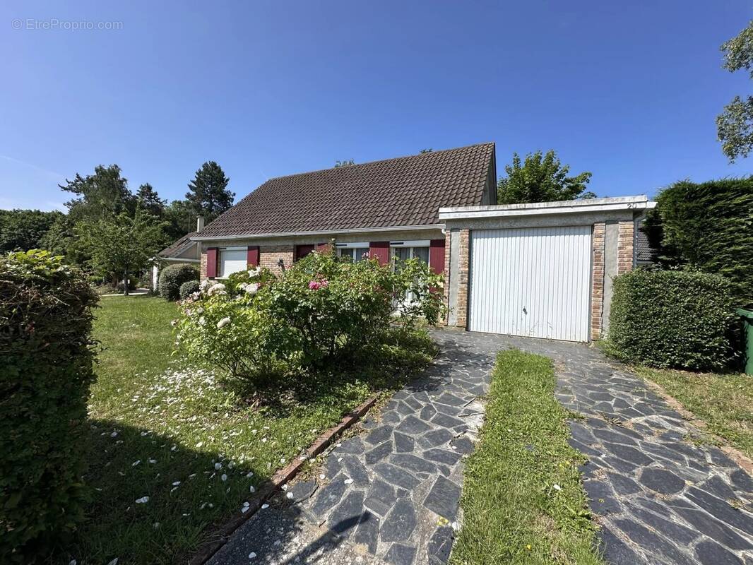 Maison à LE MESNIL-SAINT-DENIS