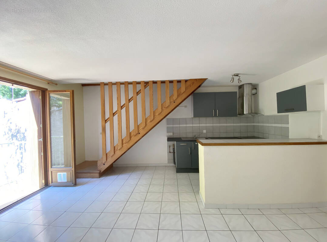 Appartement à MONTBAZIN