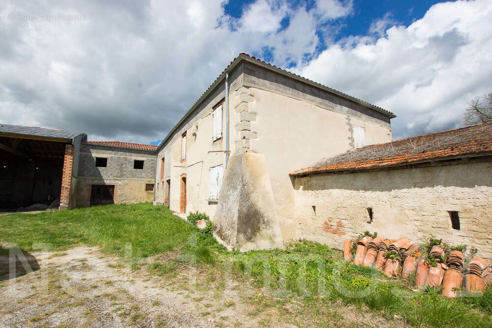 Maison à SOUAL