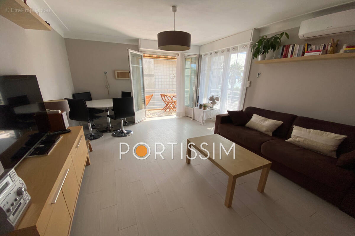 Appartement à SAINT-LAURENT-DU-VAR