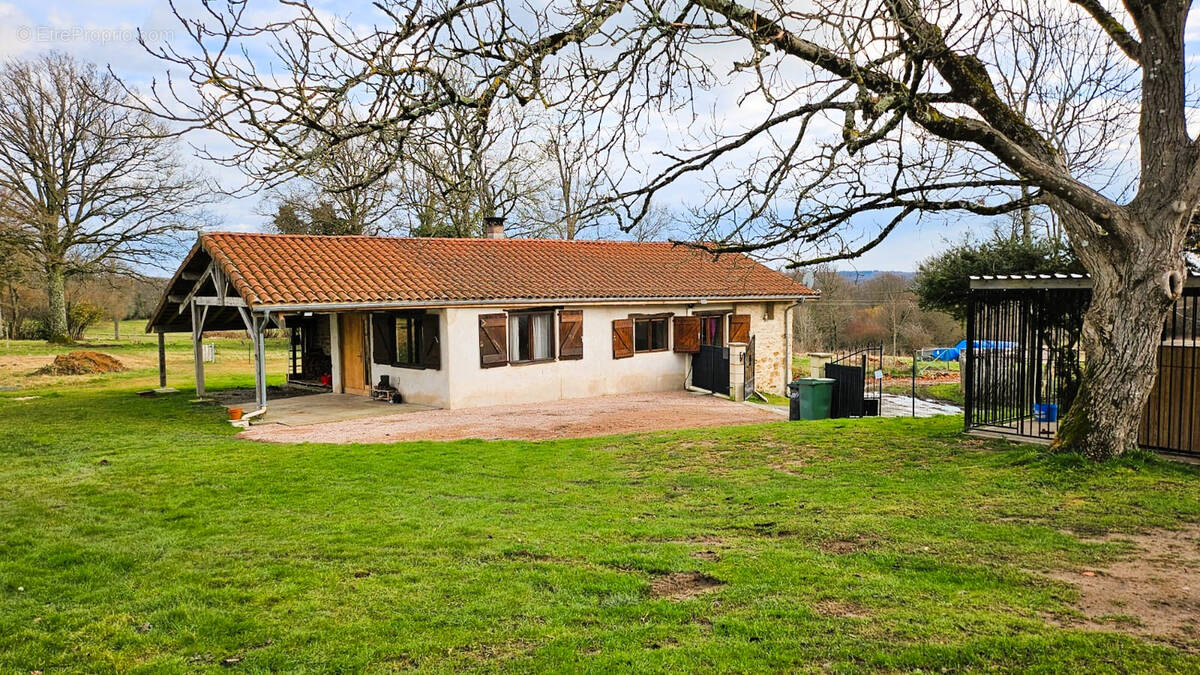 Maison à SAINT-LAURENT-SUR-GORRE