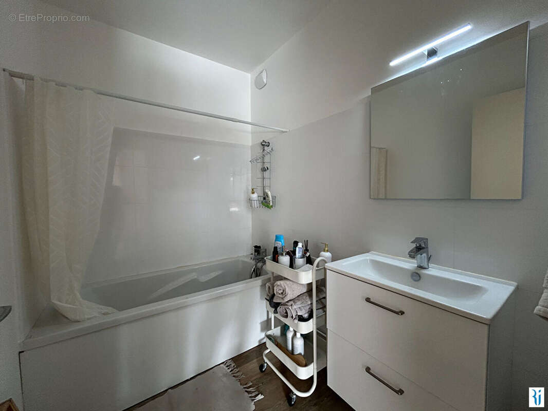 Appartement à MONT-SAINT-AIGNAN