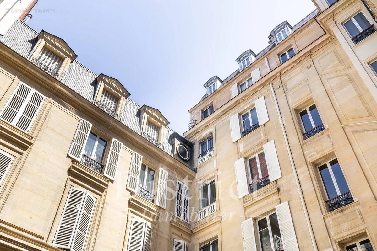 Appartement à PARIS-8E
