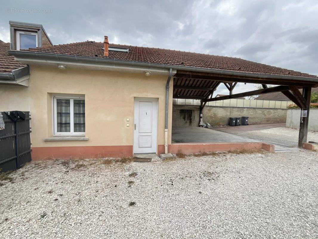 Appartement à SAINTE-SAVINE