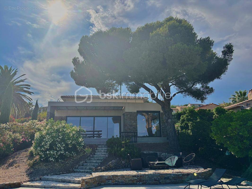 Maison à ROQUEBRUNE-SUR-ARGENS