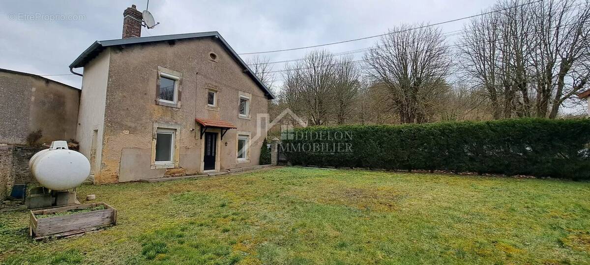 Maison à THIAUCOURT-REGNIEVILLE