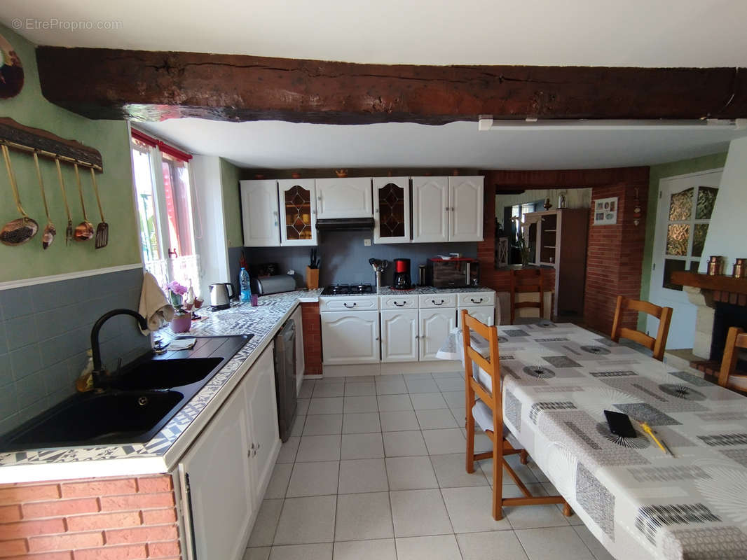 Maison à MONDREPUIS