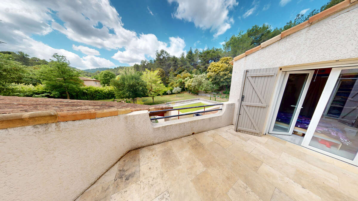 Maison à PEYROLLES-EN-PROVENCE