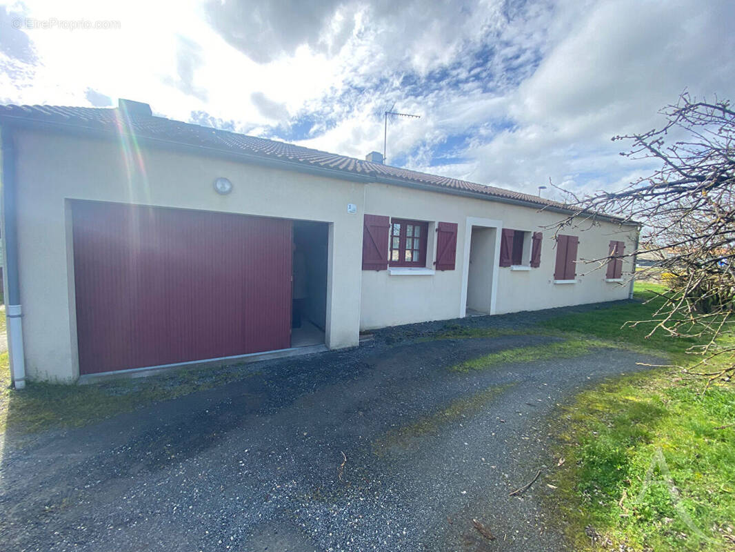 Maison à MONTAIGU
