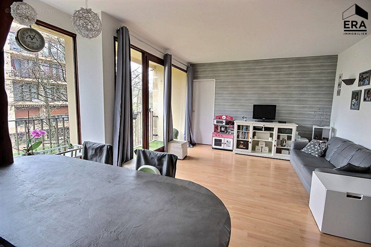 Appartement à FRESNES