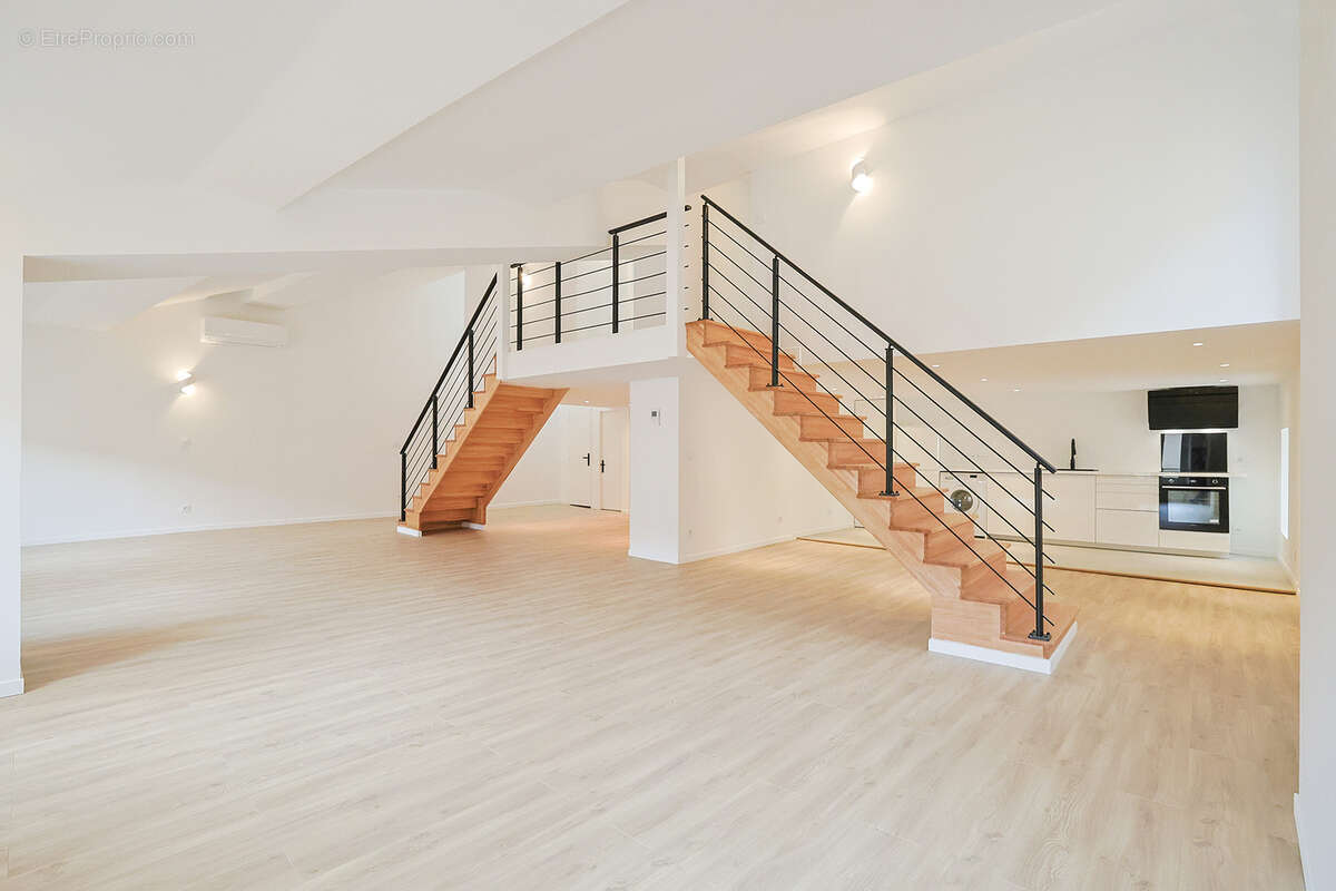 Appartement à SOLLIES-PONT