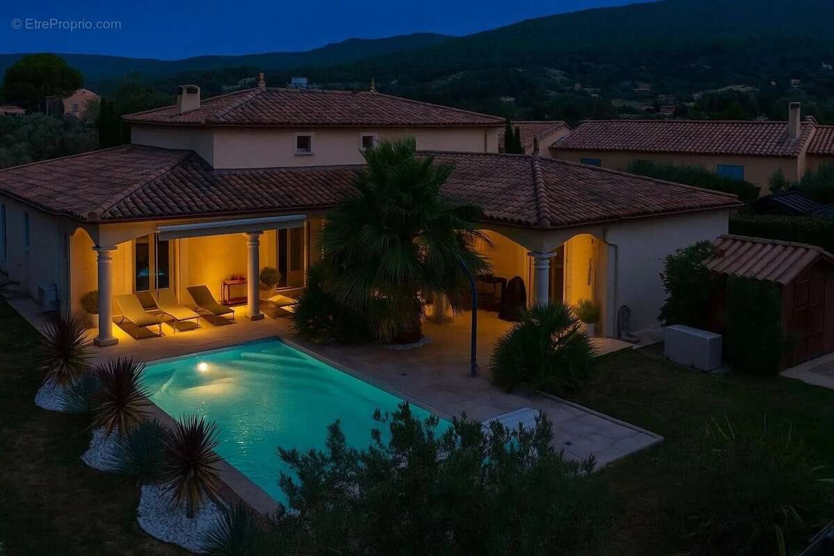 Maison à AUPS