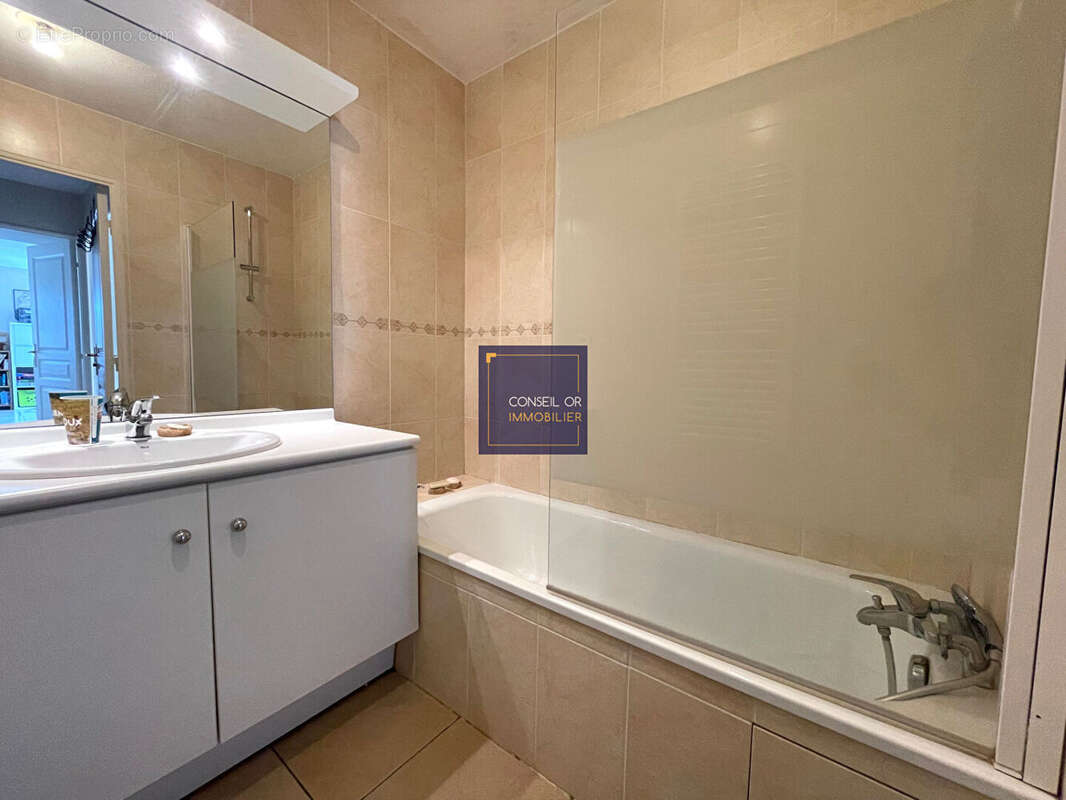 Appartement à SAINT-GENIS-LAVAL
