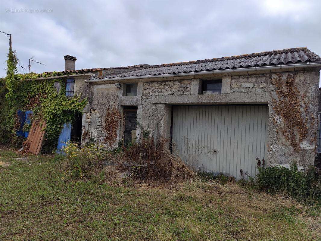 Maison à SAINTES