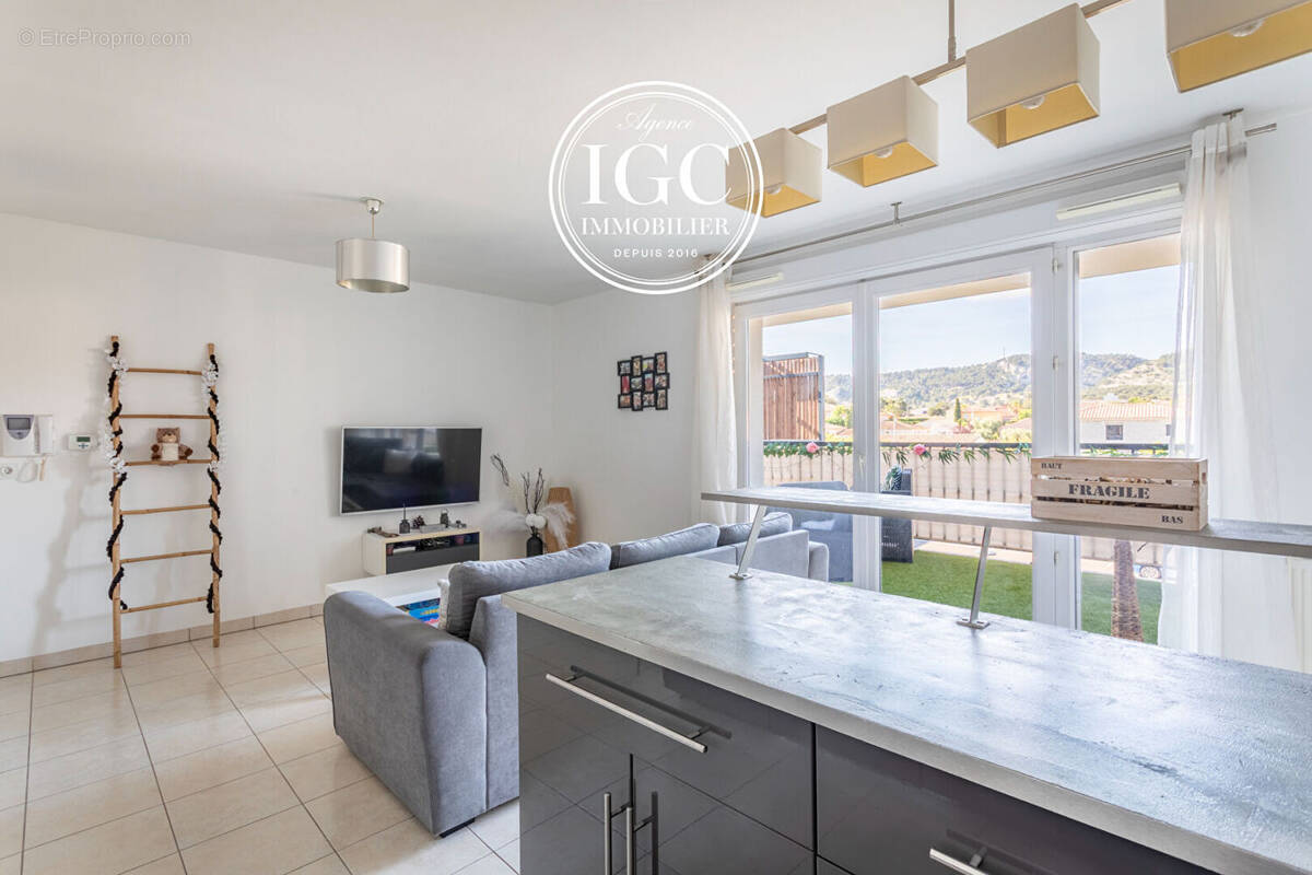 Appartement à CHATEAUNEUF-LES-MARTIGUES