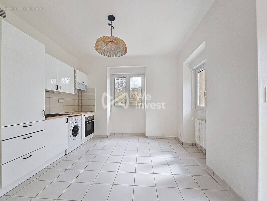 Appartement à SALLES-CURAN