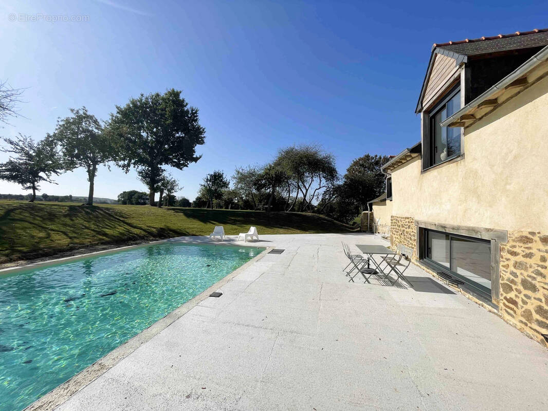 Maison à TINTENIAC