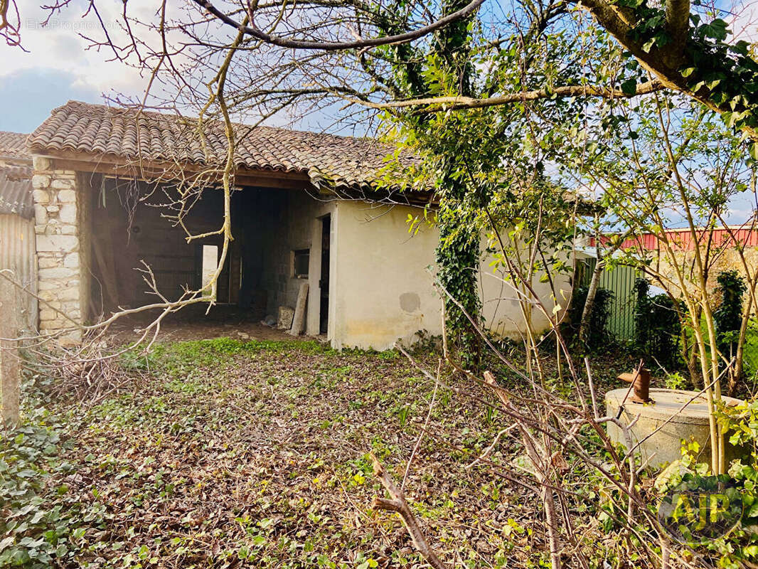 Parking à LESPARRE-MEDOC