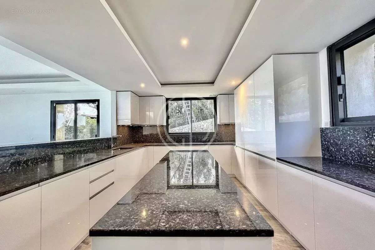 Maison à MOUGINS