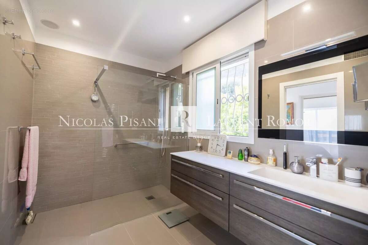 Appartement à EZE