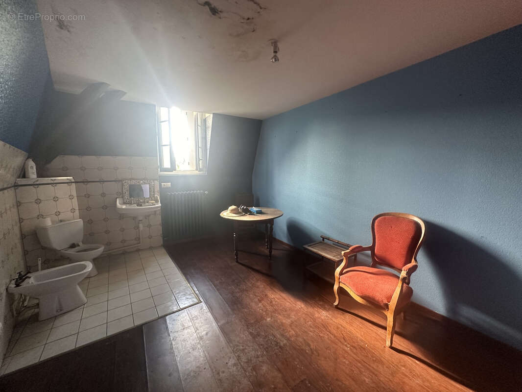 Appartement à LA ROCHE-CHALAIS