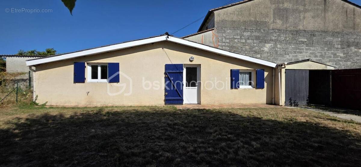 Maison à COUTRAS