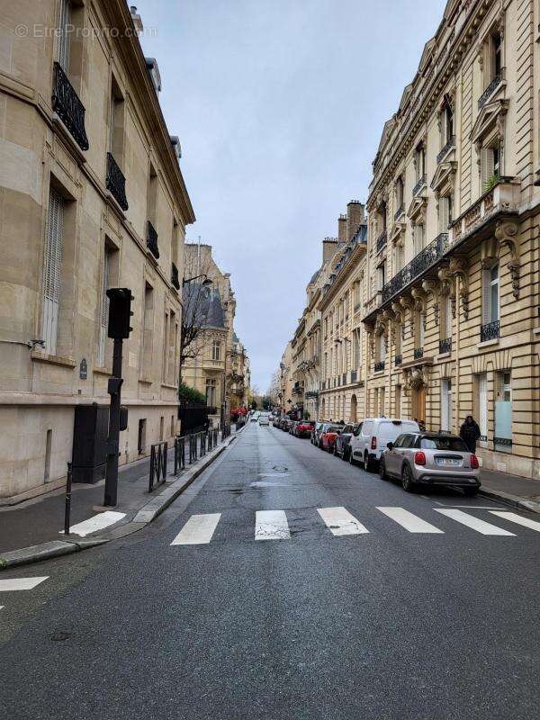Appartement à PARIS-16E