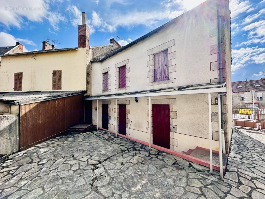 Maison à BOUSSAC