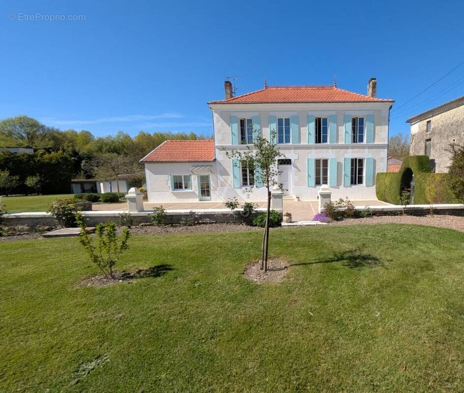 Maison à SAINT-JEAN-D&#039;ANGELY