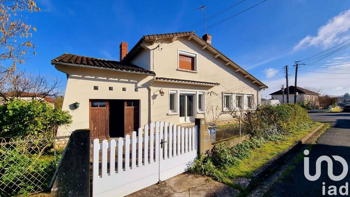 Photo 1 - Maison à SAINT-BENOIT