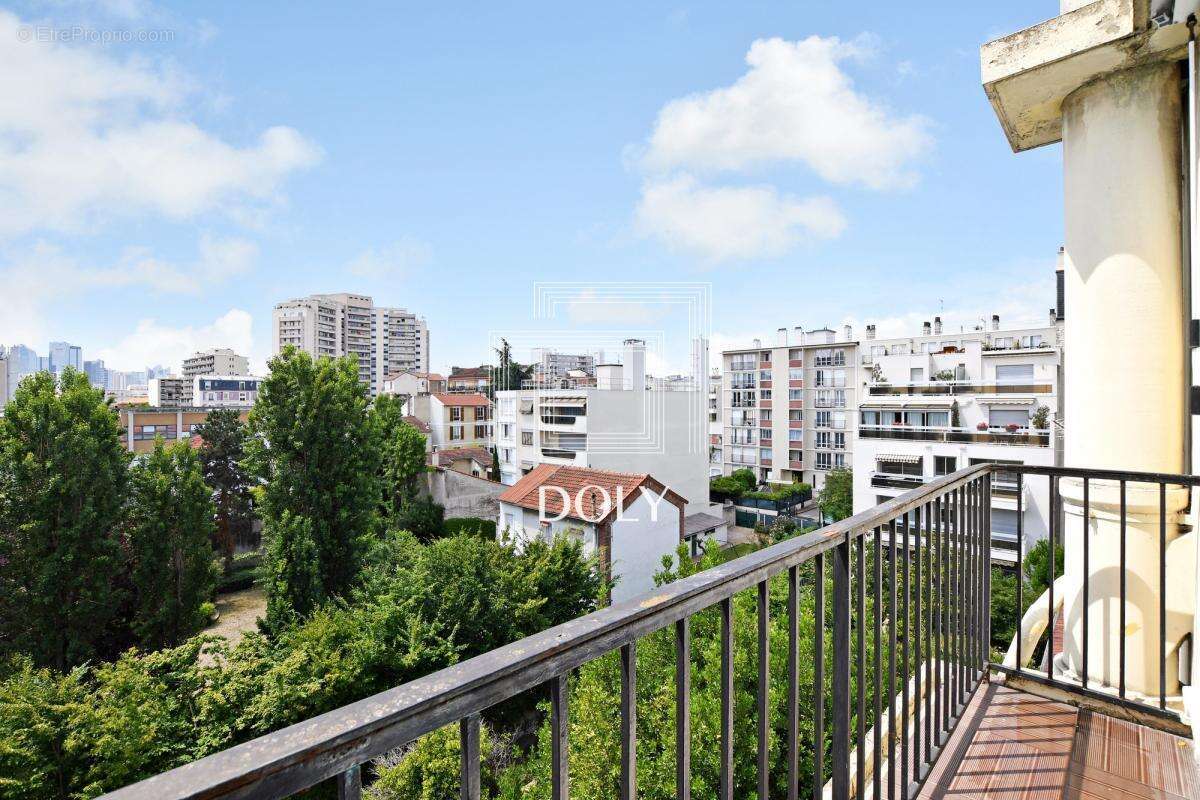 Appartement à COURBEVOIE
