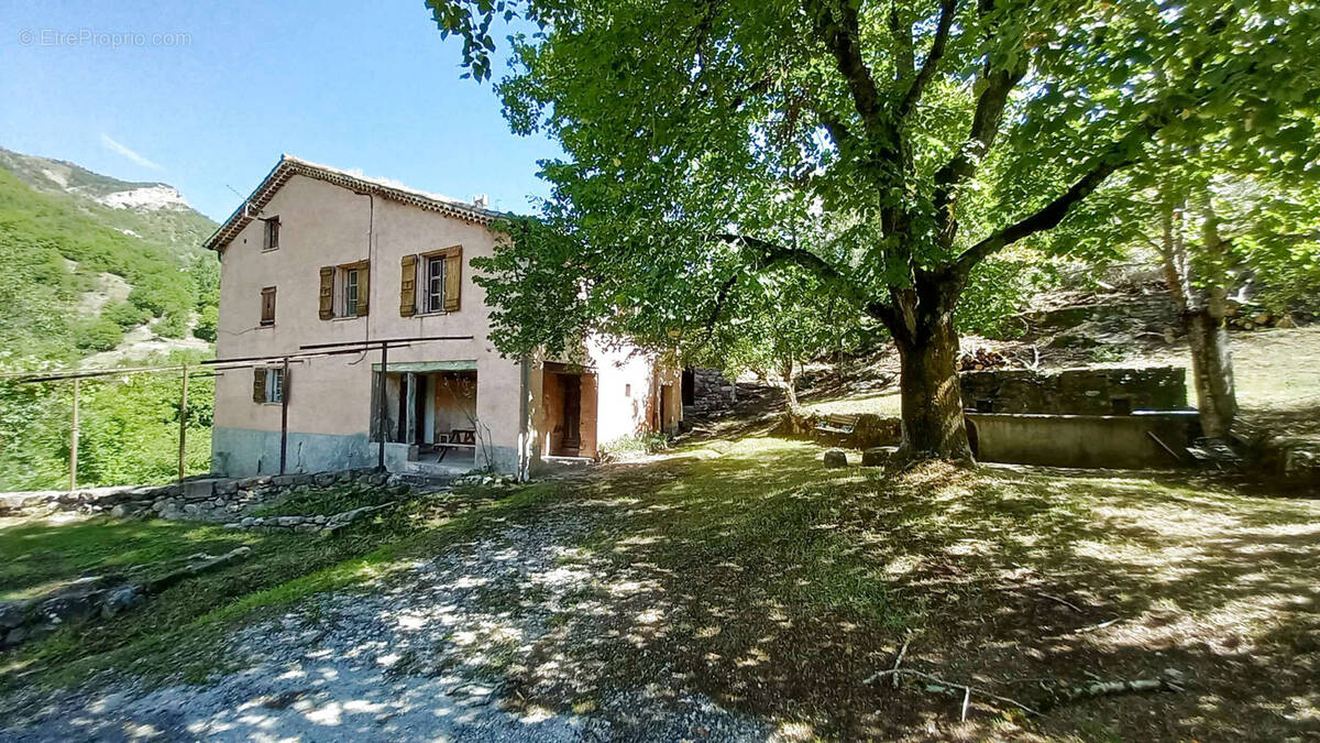 Maison à LA CROIX-SUR-ROUDOULE