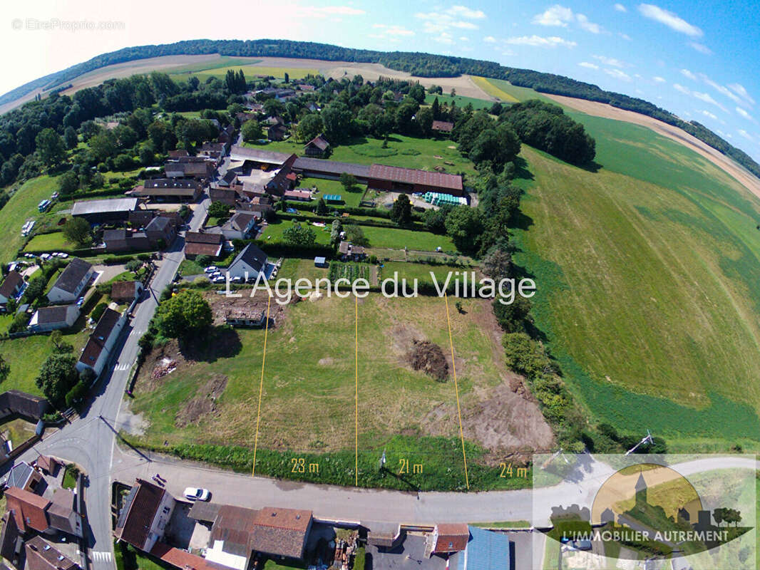 Terrain à AUNEUIL
