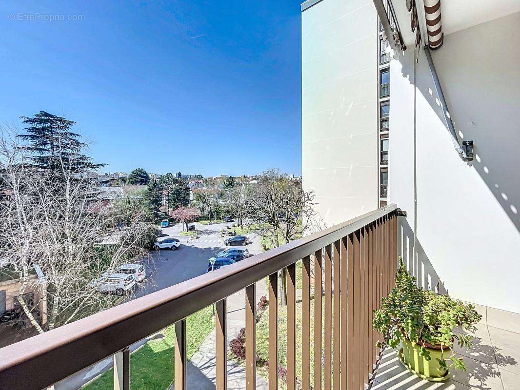 Appartement à L&#039;HAY-LES-ROSES
