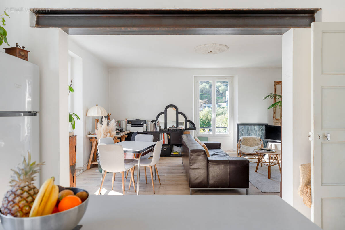 Appartement à LE REVEST-LES-EAUX