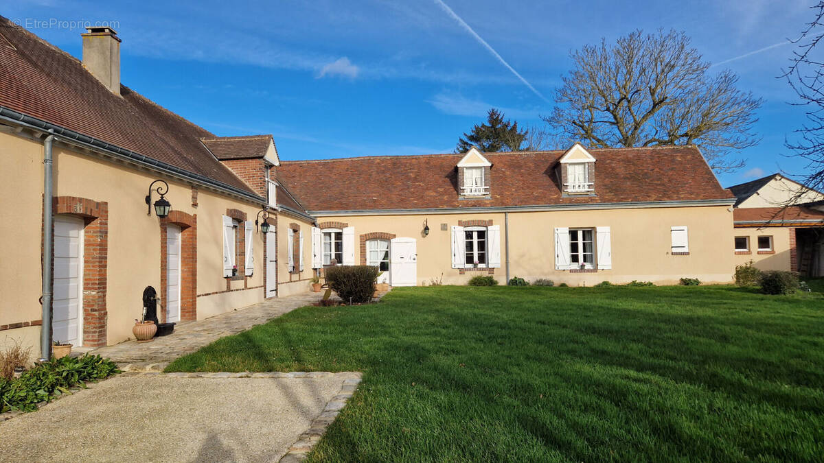 Maison à JOUY