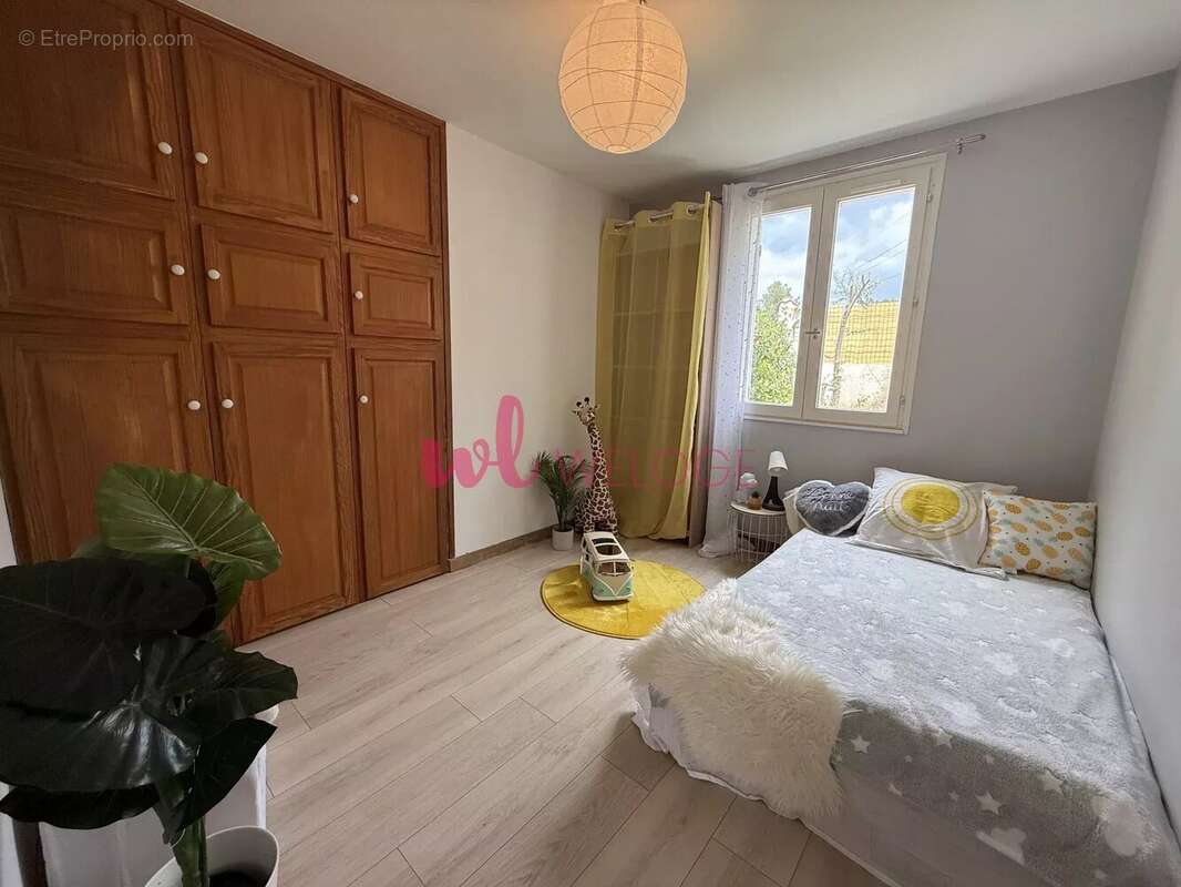 Maison à SIMIANE-COLLONGUE