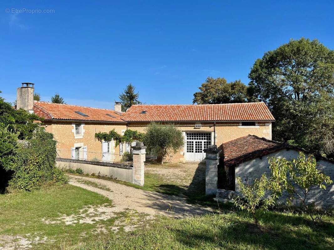 Maison à COURGEAC