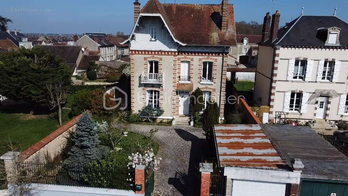 Maison à COURTENAY