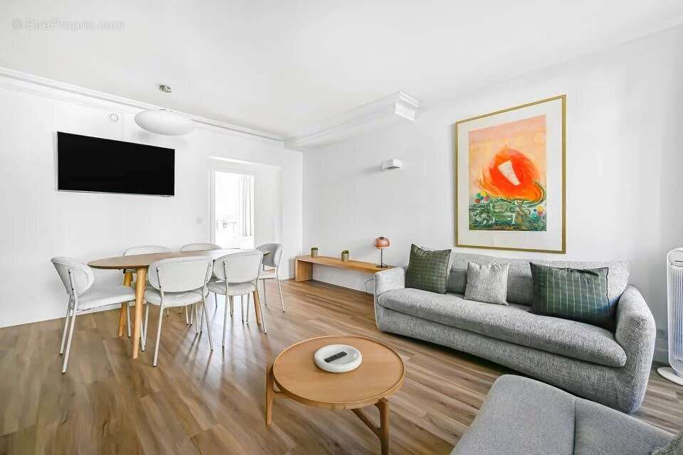 Appartement à PARIS-8E