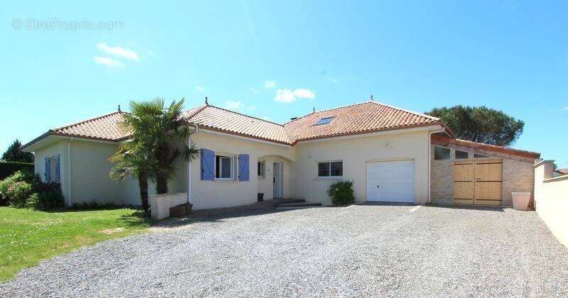 Maison à SERRES-CASTET