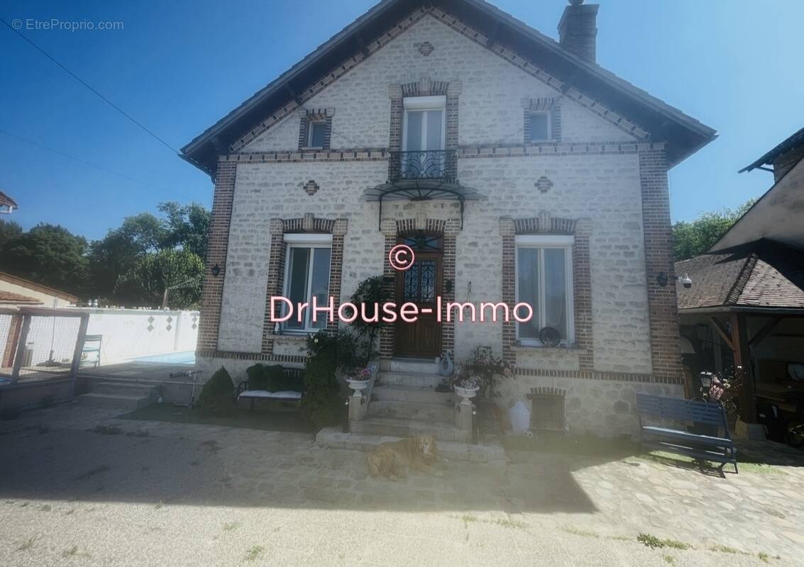Maison à SAINT-PIERRE-LES-NEMOURS