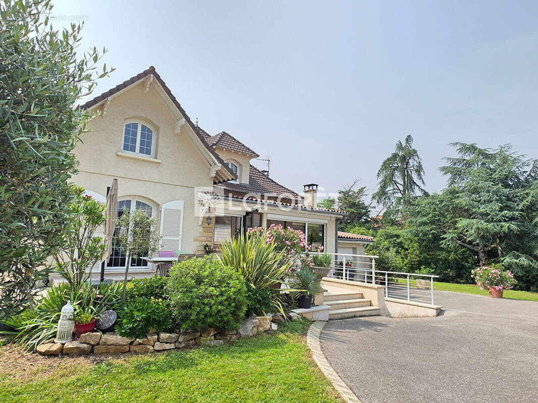 Maison à MEYZIEU
