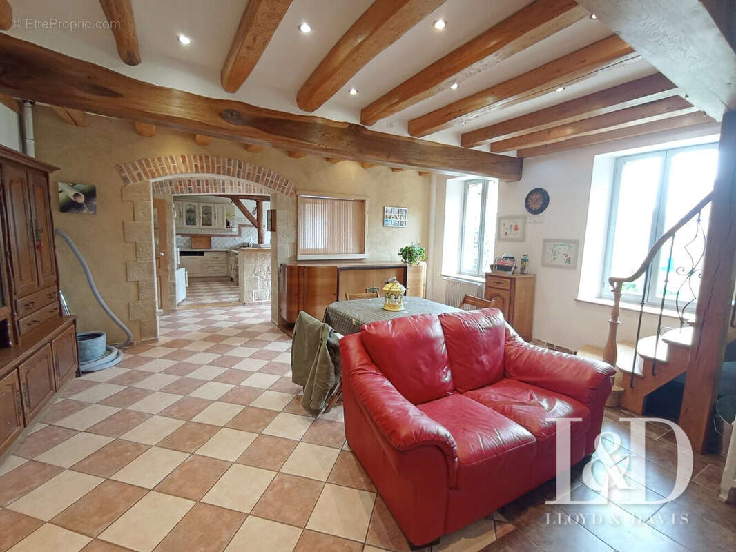 Maison à LES CLERIMOIS