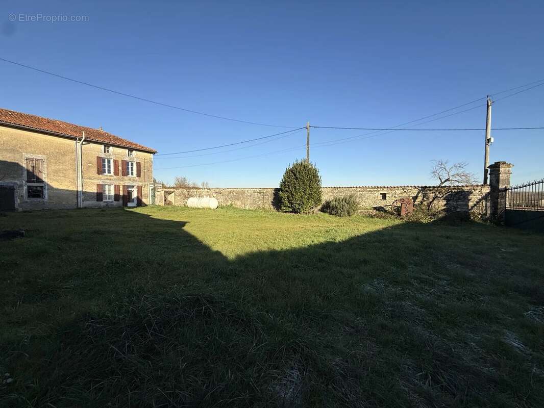 Maison à SOUVIGNE