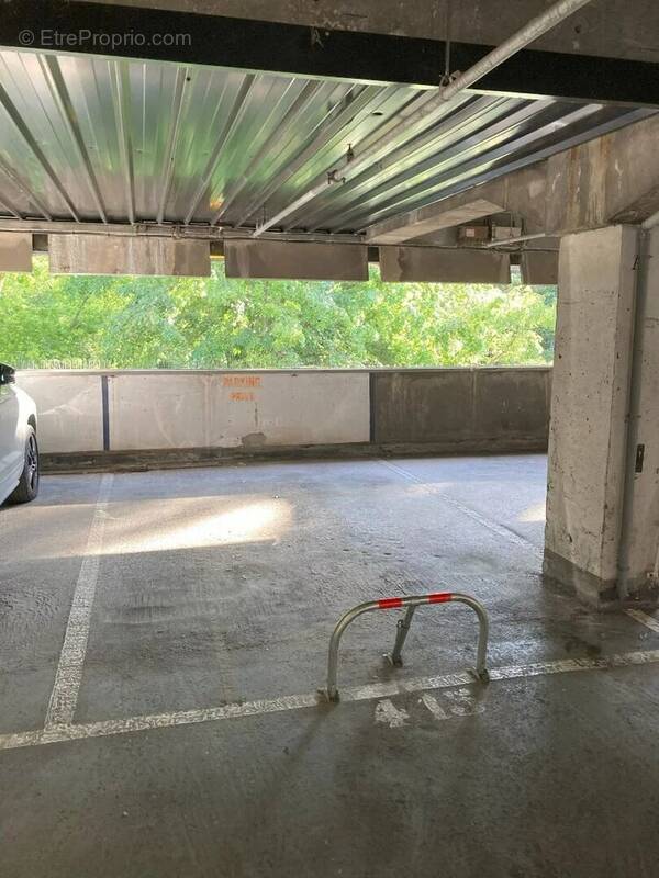 Parking à COURBEVOIE